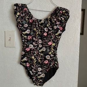 Una ermosa 🩱 usado en muy buenas condiciones marca gap kids talla L